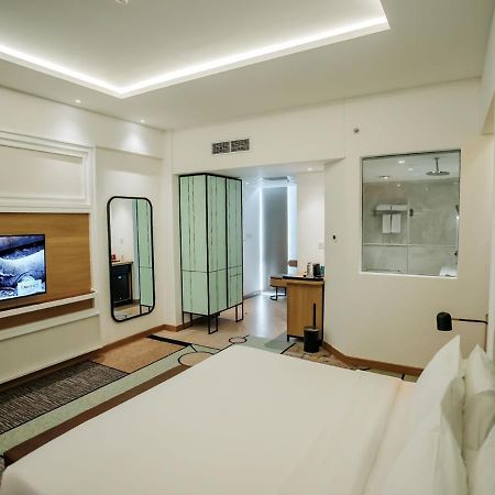 Luwansa Hotel And Convention Center Манадо Екстериор снимка