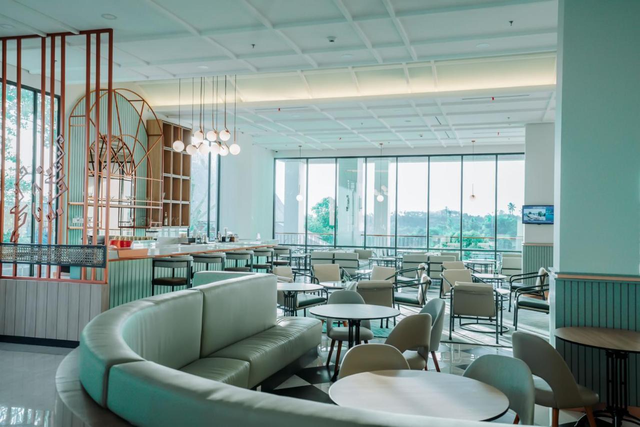 Luwansa Hotel And Convention Center Манадо Екстериор снимка