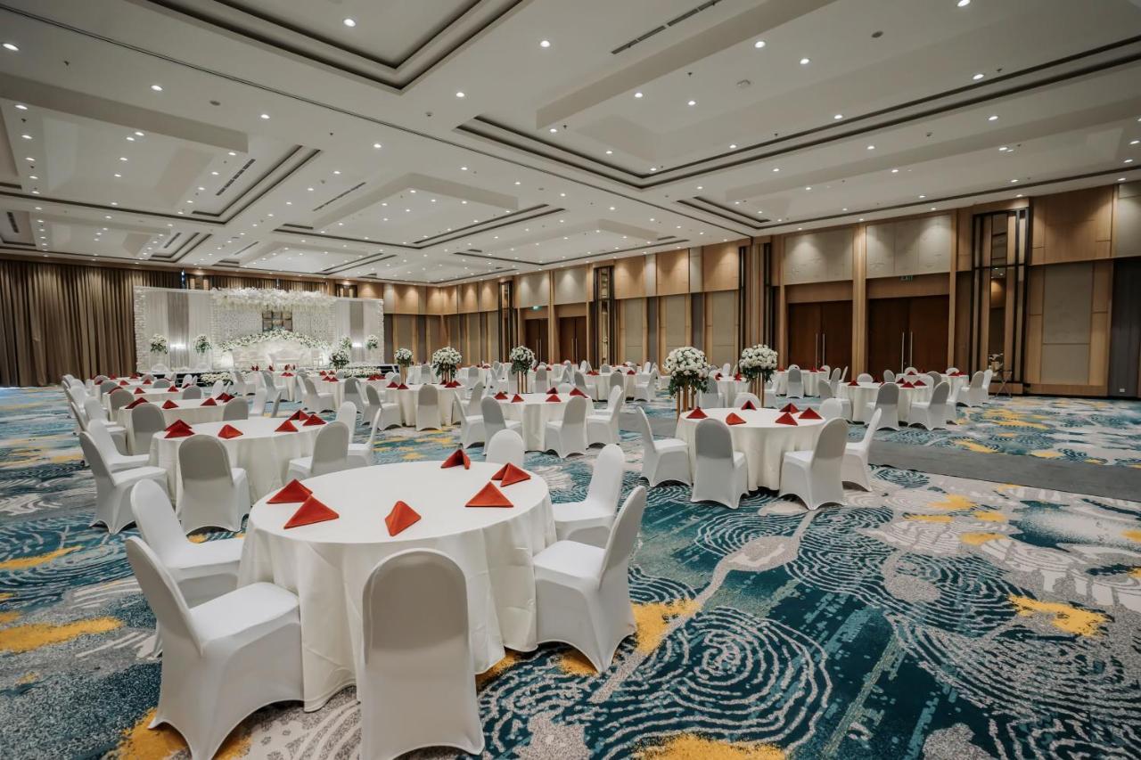 Luwansa Hotel And Convention Center Манадо Екстериор снимка