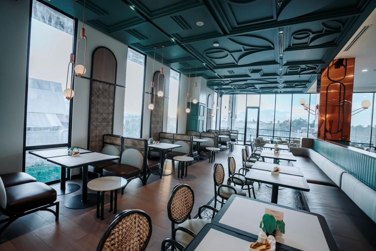 Luwansa Hotel And Convention Center Манадо Екстериор снимка
