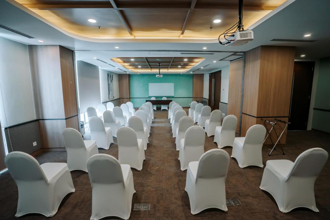 Luwansa Hotel And Convention Center Манадо Екстериор снимка