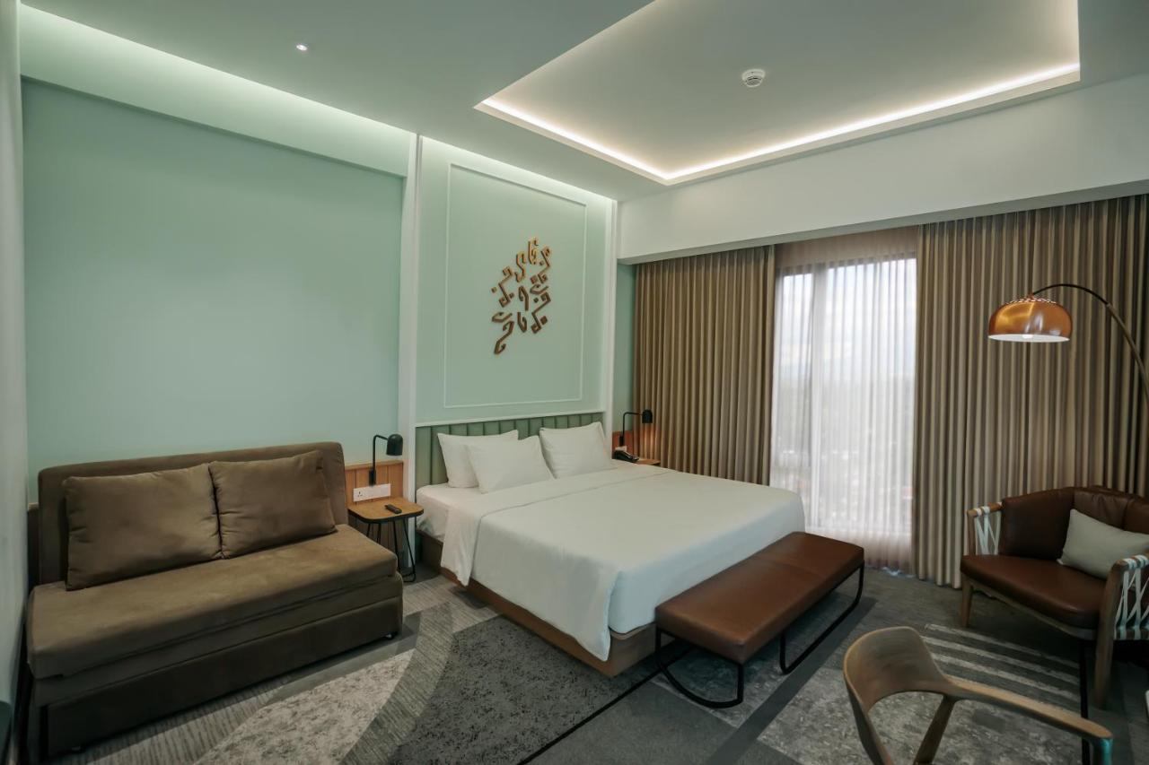 Luwansa Hotel And Convention Center Манадо Екстериор снимка