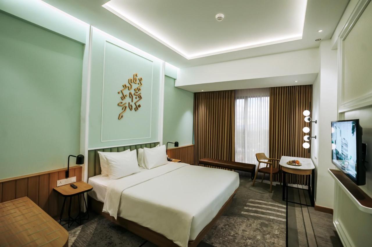 Luwansa Hotel And Convention Center Манадо Екстериор снимка